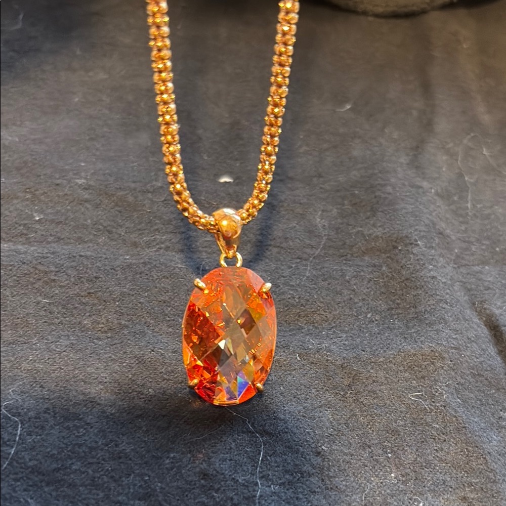Elegant Gold Necklace with Orange Gemstone
